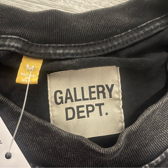 - Gallery dept middle finger skeleton Tee - Picture 5 of 7